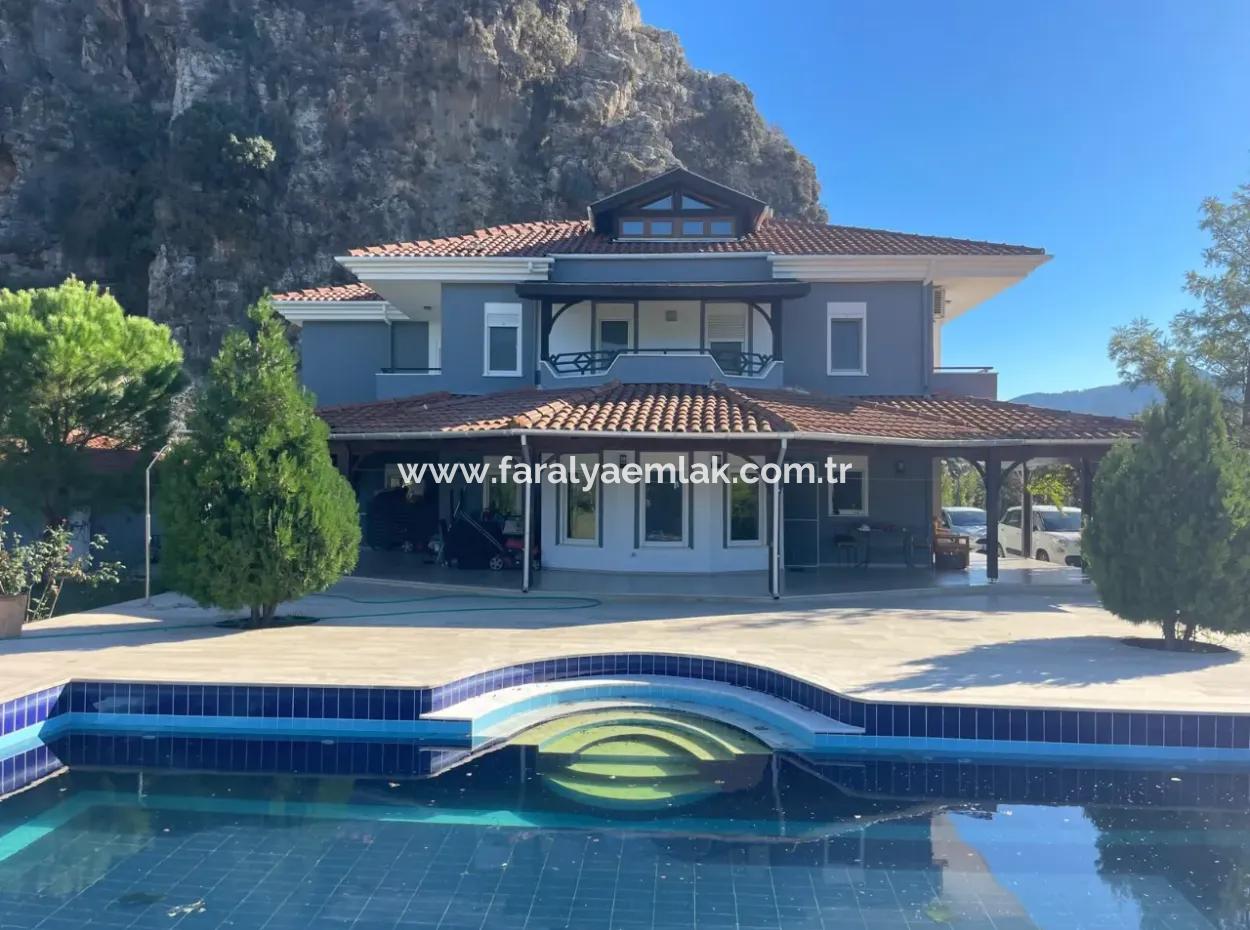 Dalyan Gülpınar'da 6000M2 Arsa İçerisinde 4+2 Satılık Villa