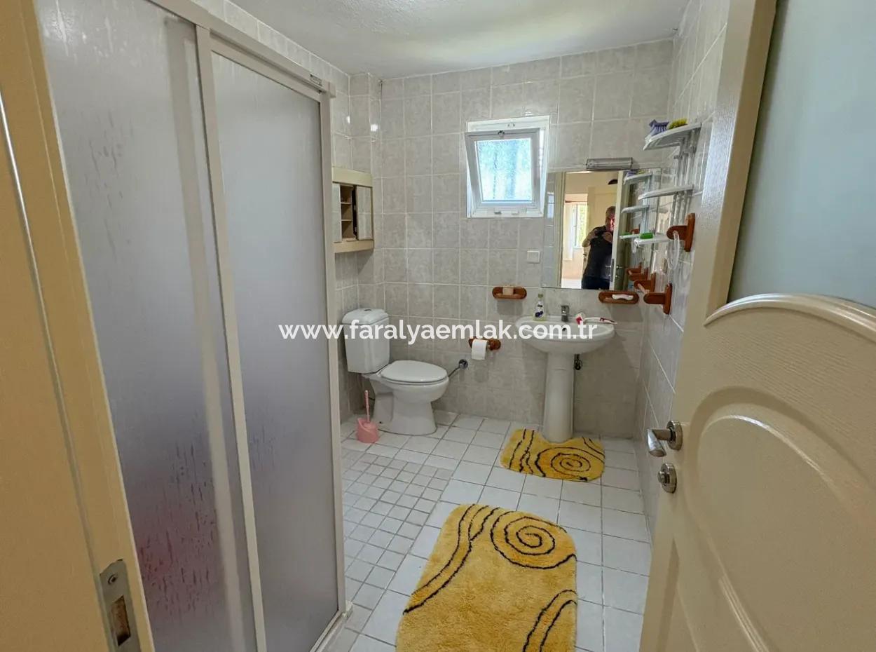 Okçular'da 514M2 Arsa İçerisinde 2 Katlı Satılık Ev