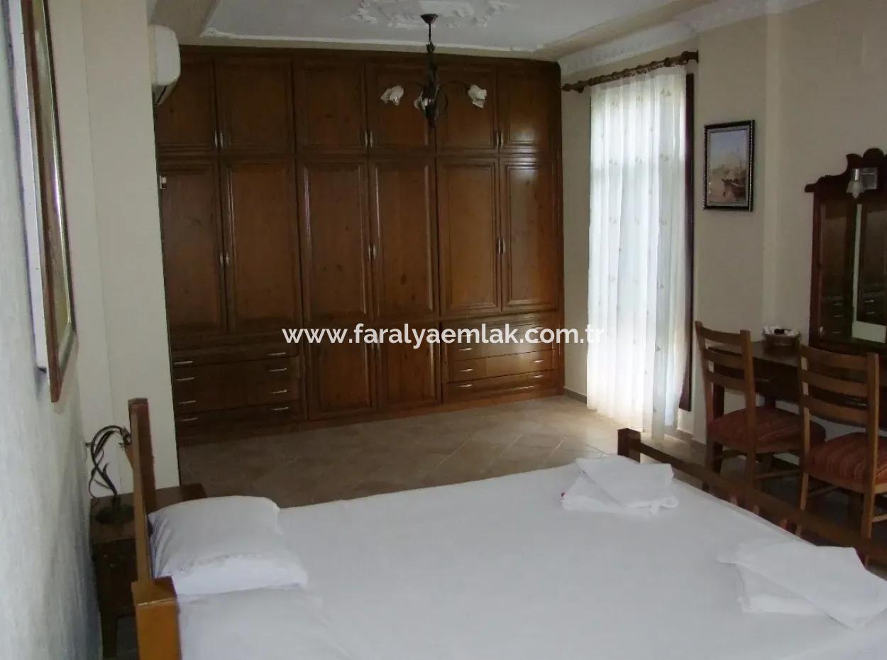 Dalyan'da Deniz Ve Kanal Göl Kral Mezarları Doğa Manzaralı Maraşda Satılık Lüks Villa