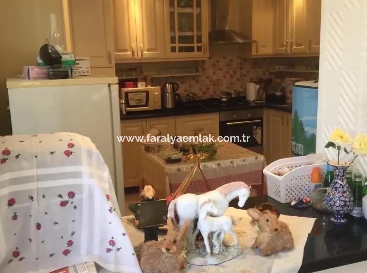 Alanya Telatiye Mahallesi Konaklı Mevkiinde Denize Yakın Köşebaşı 338M2 Arsa İçerisinde Satılık Villa