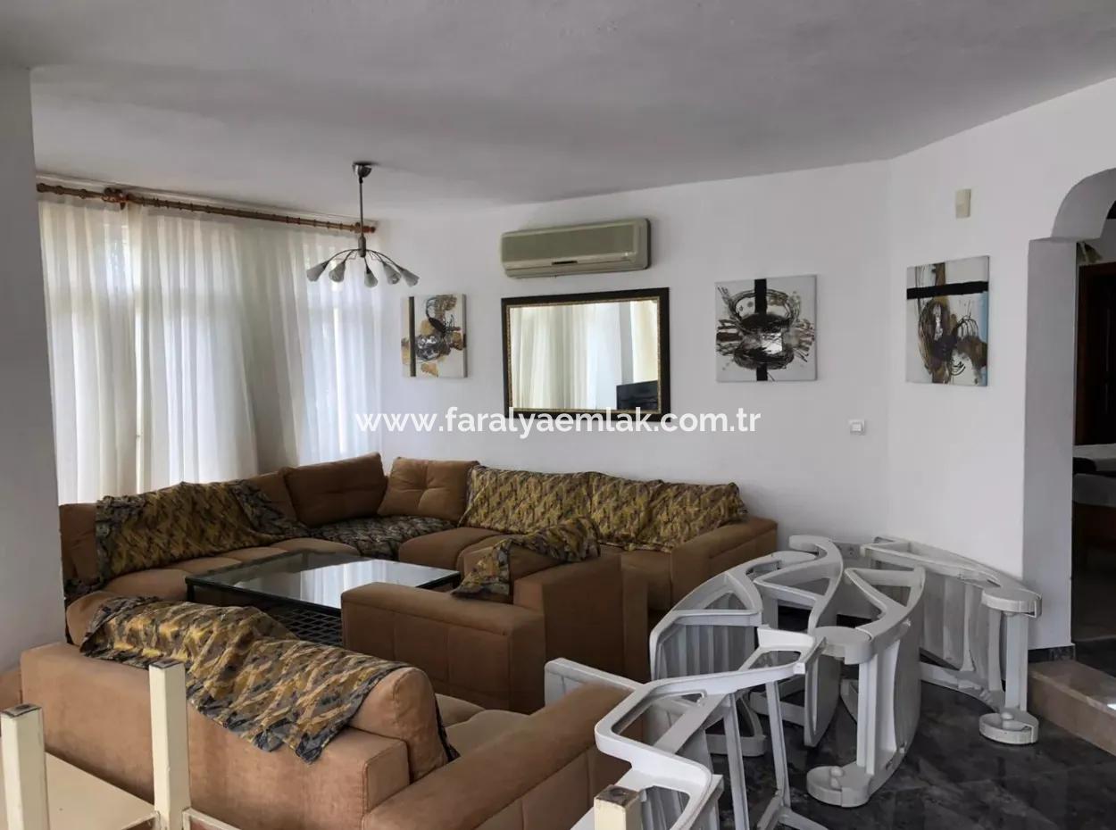 Dalyan Gülpınar'da 1100 M2 Arsa İçerisinde 6+1 Satılık Villa