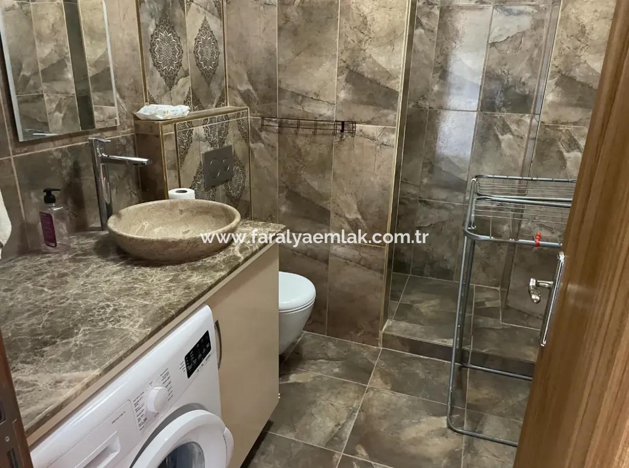 Akçapınar'da Deniz Manzaralı Satılık 6+1 Villa