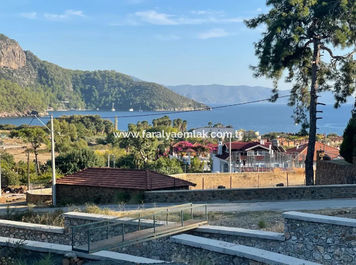 Ekincik'de Deniz Manzaralı 420M2 İmarlı Satılık Arsa