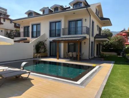 Dalyan'da Gülpınar'da Satılık 4+1 Villa