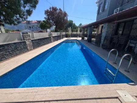 Dalyan Merkezde 301M2 Arsa İçerisinde 5+1 Satılık Villa